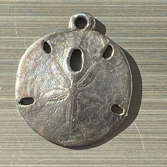 James Avery Small Retired Sterling Silver 925 Sand Dollar Pendant - Picture 2 of 12